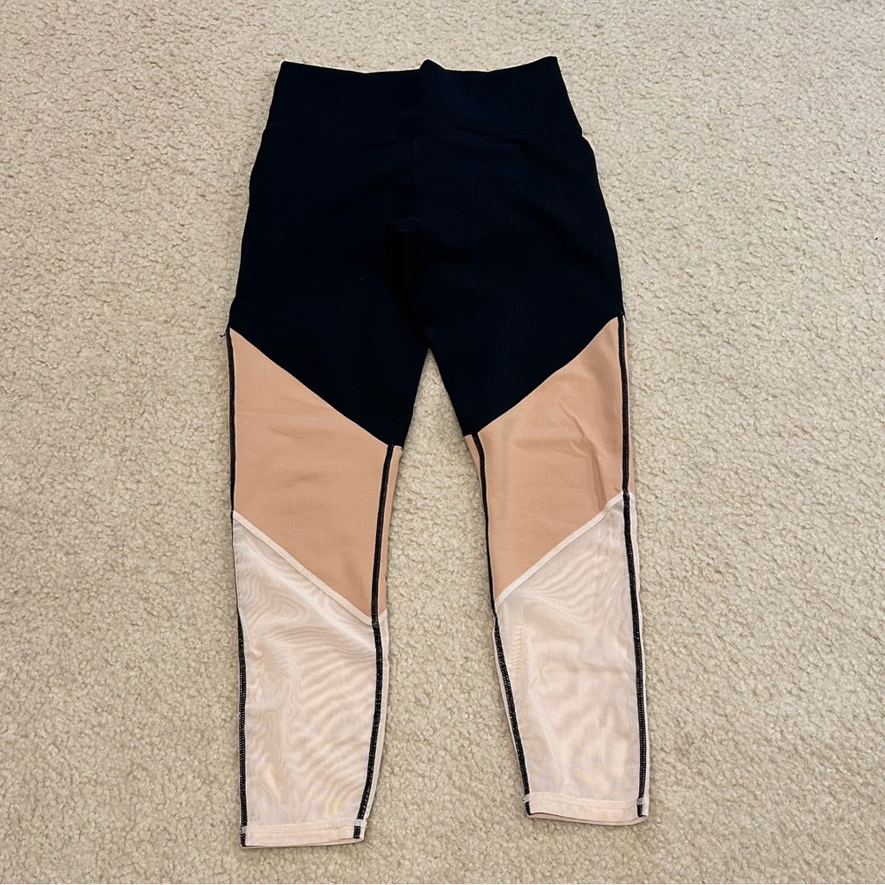 Fabletics Black and Tan Chevron Leggings - NO TAG, NEVER WORN